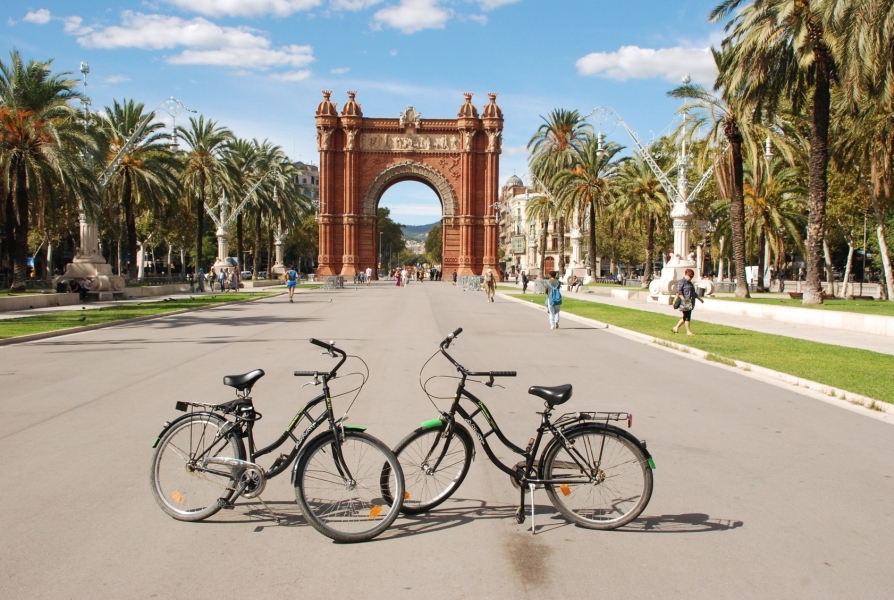 en bici por Barcelona, ¡rutas! Biking Barcelora, tours!